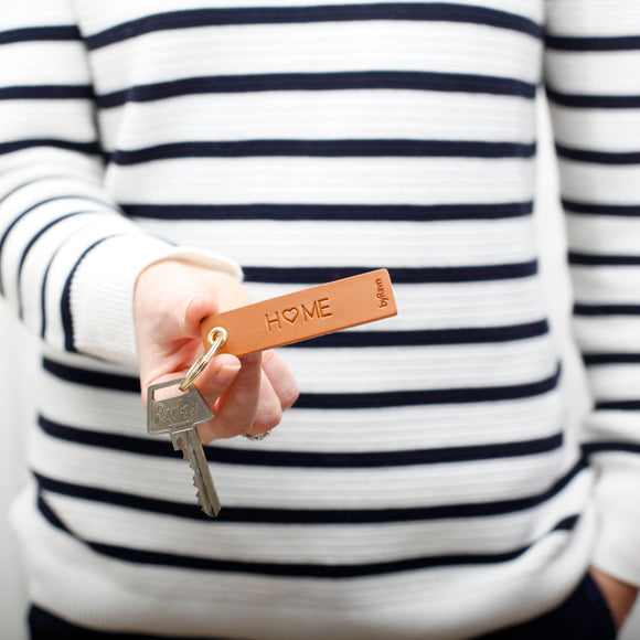 Vedheng i lær med personlig trykk